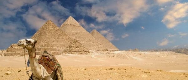 https://de.wikipedia.org/wiki/Kairo#Pyramiden_von_Gizeh