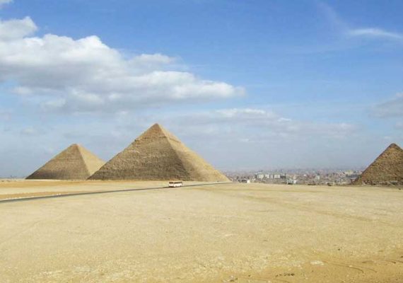 Tagesausflug von Safaga nach Kairo mit dem flug Pyramiden