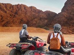 WüstenSafari mit Jeep ab El Gouna  Kamel reiten  Beduinen Abendessen